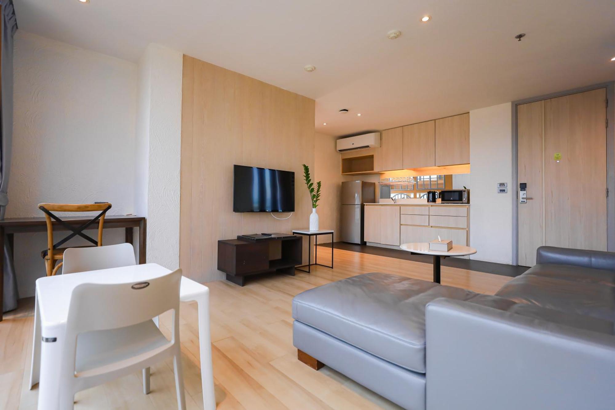 Balcony Seaside Sriracha Hotel & Serviced Apartments Si Racha Ngoại thất bức ảnh
