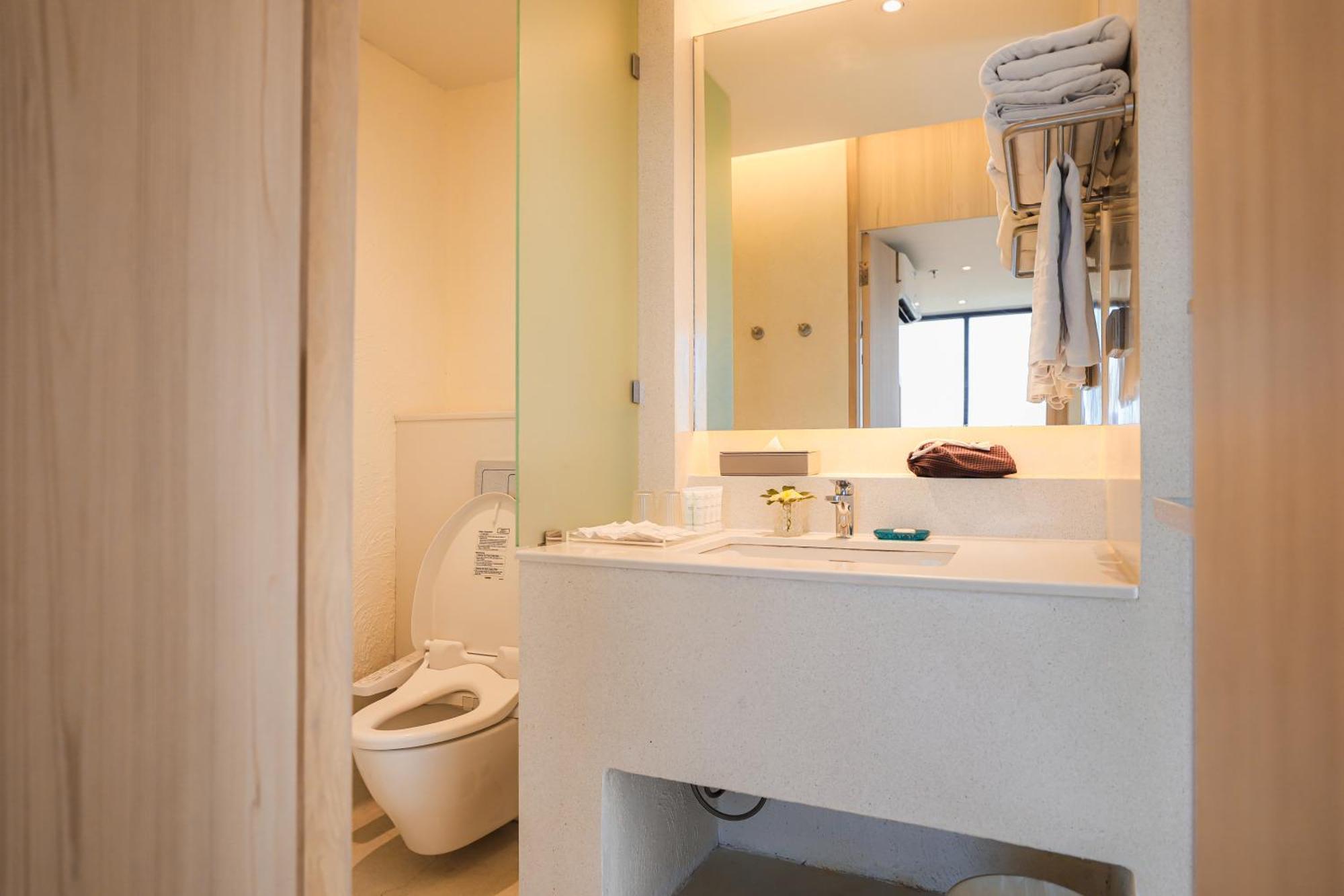 Balcony Seaside Sriracha Hotel & Serviced Apartments Si Racha Ngoại thất bức ảnh