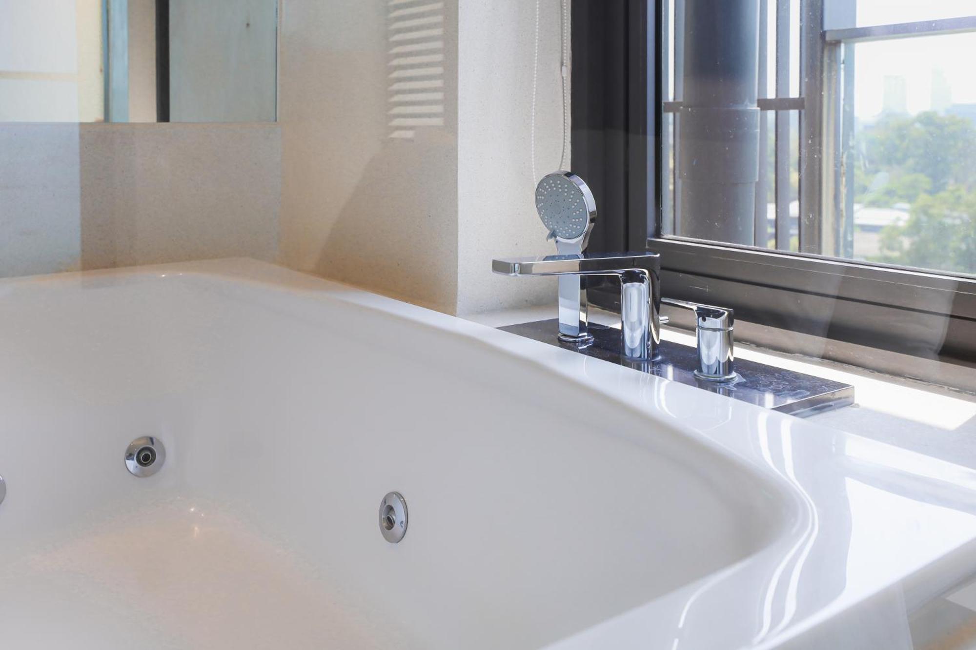 Balcony Seaside Sriracha Hotel & Serviced Apartments Si Racha Ngoại thất bức ảnh