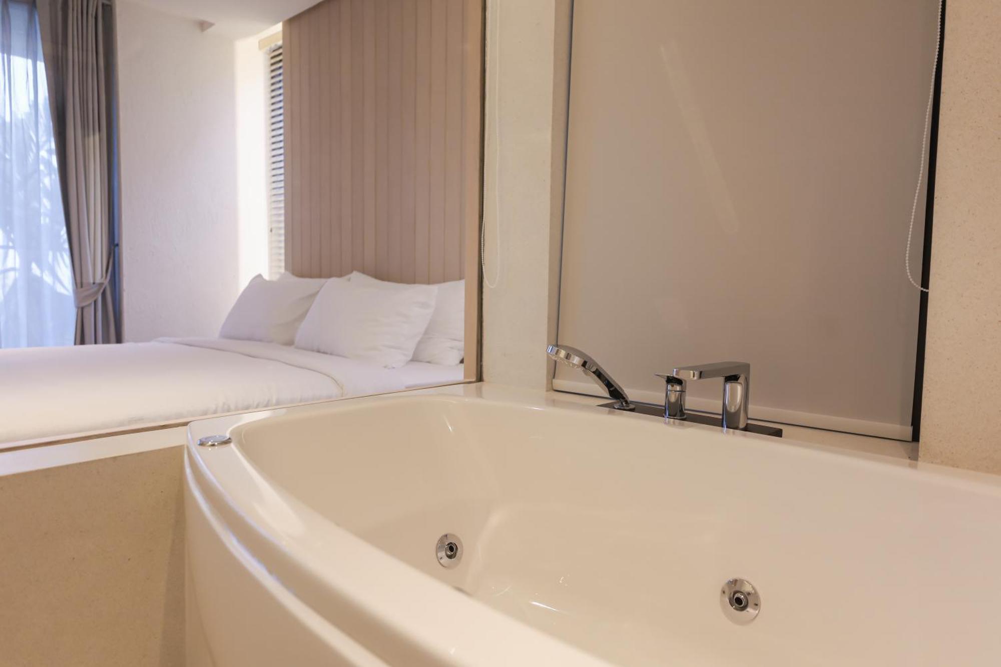 Balcony Seaside Sriracha Hotel & Serviced Apartments Si Racha Ngoại thất bức ảnh