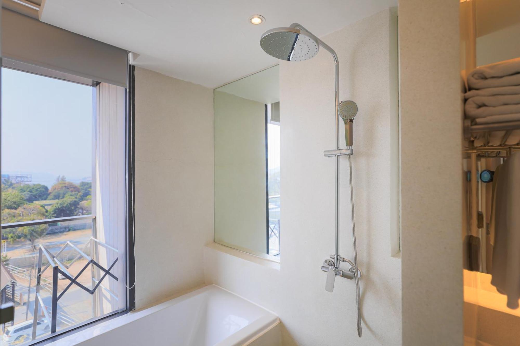 Balcony Seaside Sriracha Hotel & Serviced Apartments Si Racha Ngoại thất bức ảnh